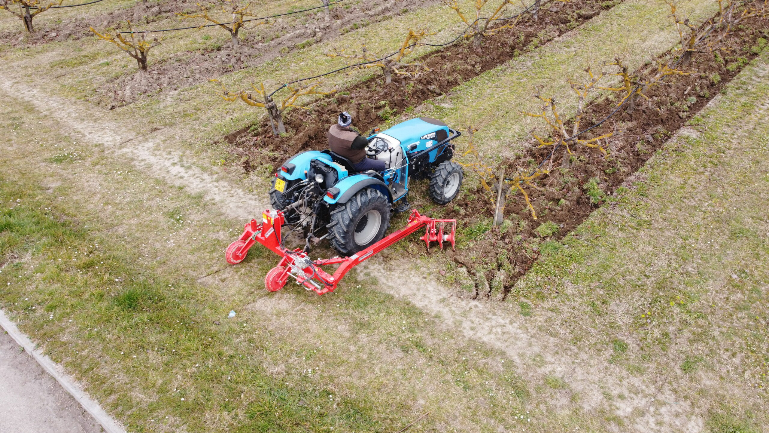 Interceppi Agricole di Tecnoagri mentre preparano il terreno